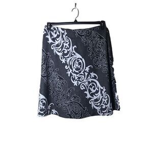 Beige by ECI Woman's Gray and White Floral Knit Knee Length Skirt Size L‎